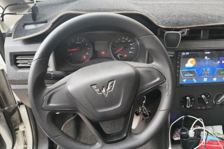 Used Wuling Hongguang PLUS 2019 1.5T Manual Standard Version 8 Seats Steering Wheel