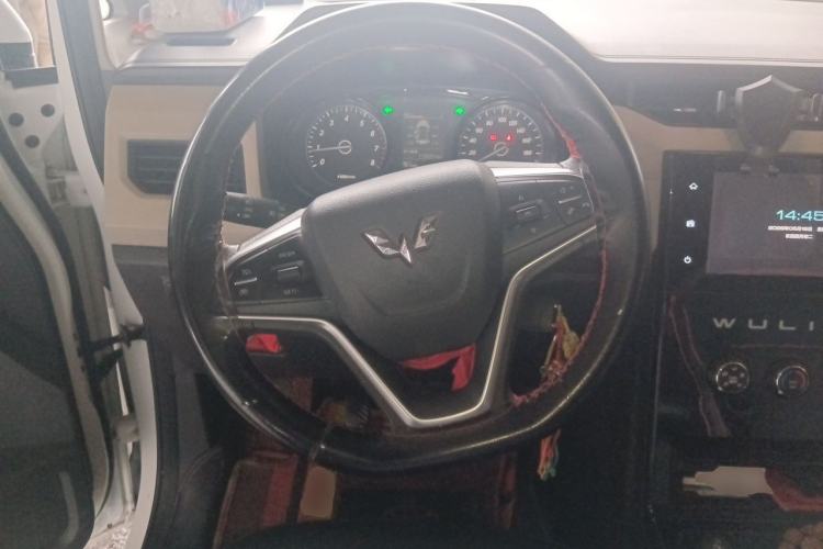 Used Wuling Hongguang PLUS 2019 1.5T Manual Luxury 7-Seater Steering Wheel