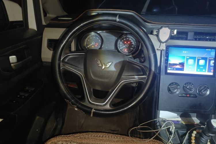 Used Wuling Hongguang PLUS 2019 1.5T Manual Comfort Version 7 Seats Steering Wheel