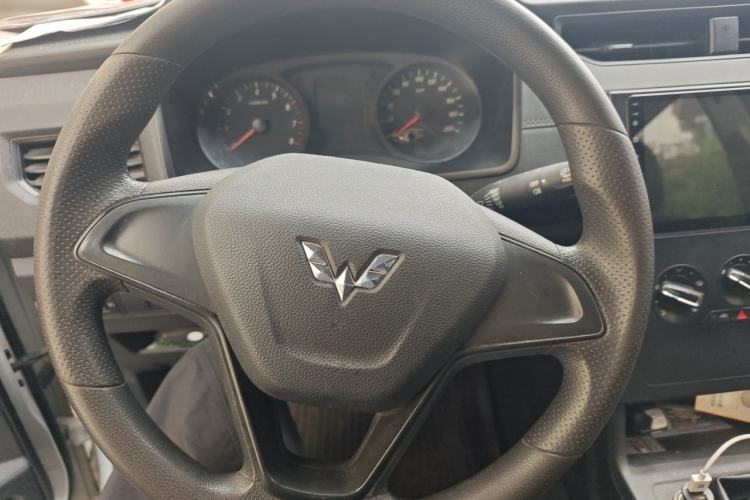 Used Wuling Hongguang PLUS 2019 1.5T Manual Standard Version 7 Seats Steering Wheel