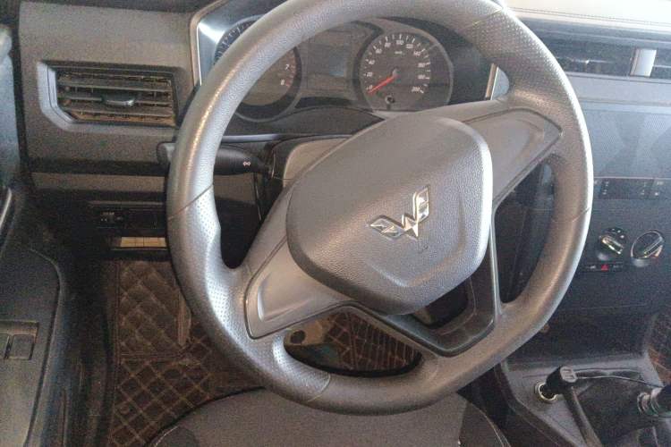 Used Wuling Hongguang PLUS 2019 1.5T Manual Standard Version 7 Seats Steering Wheel
