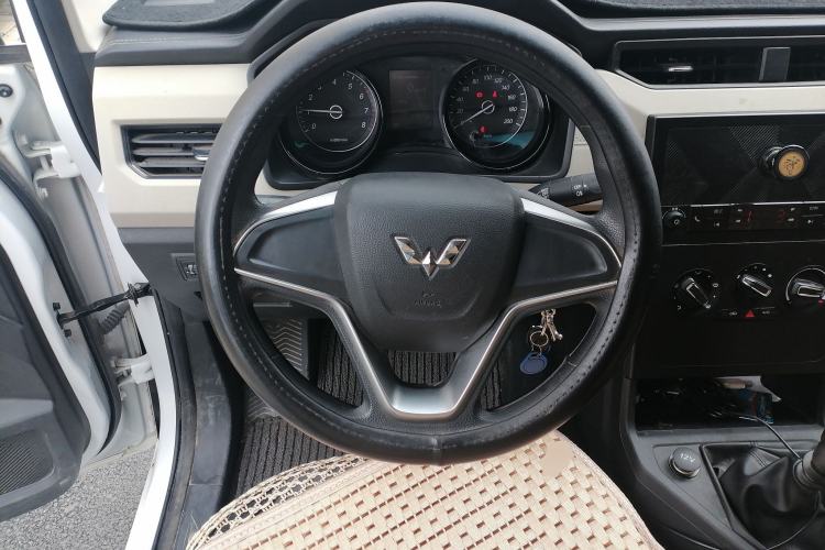 Used Wuling Hongguang PLUS 2019 1.5T Manual Comfort Version 7 Seats Steering Wheel
