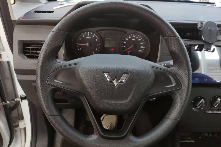 Used Wuling Hongguang PLUS 2019 1.5T Manual Standard Edition 5 Seats Steering Wheel