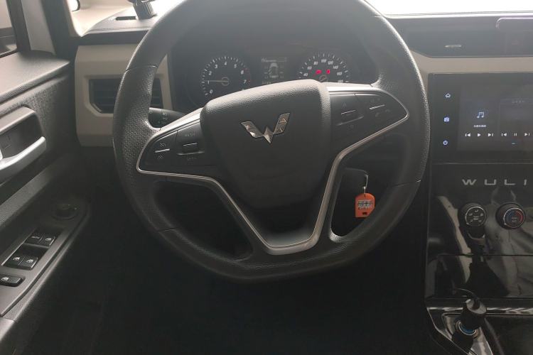 Used Wuling Hongguang PLUS 2019 1.5T Manual Luxury 7-Seater Steering Wheel