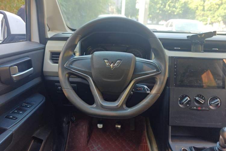 Used Wuling Hongguang PLUS 2019 1.5T Manual Comfort Version 7 Seats Steering Wheel