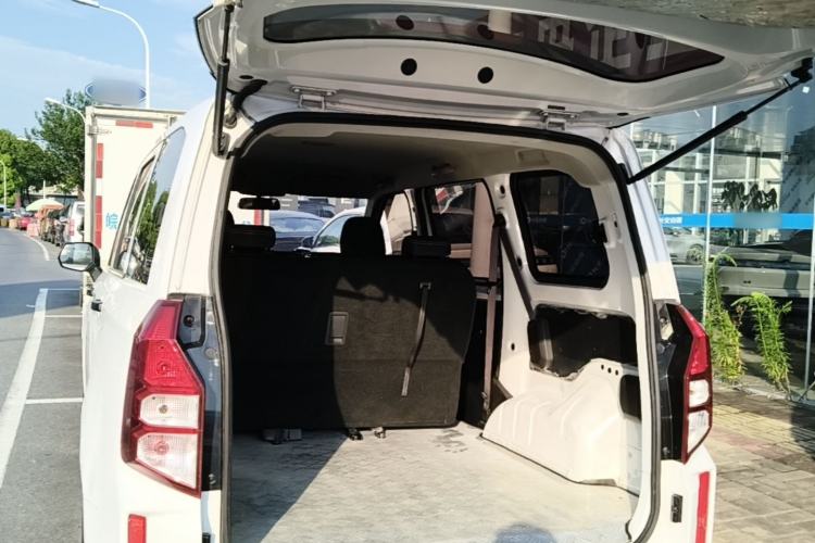 Used Wuling Hongguang PLUS 2019 1.5T Manual Standard Edition 5 Seats Trunk