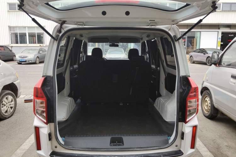 Used Wuling Hongguang PLUS 2019 1.5T Manual Standard Edition 5 Seats Trunk