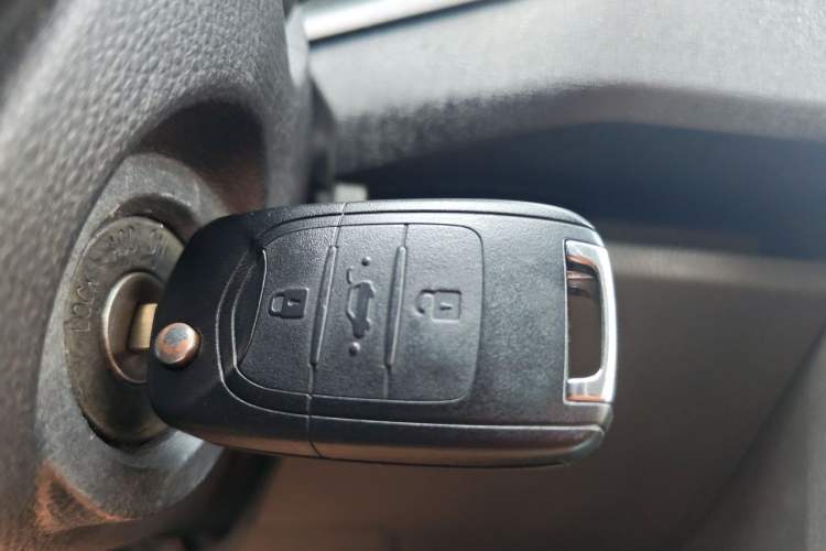 Used Wuling Hongguang PLUS 2019 1.5T Manual Comfort Version 7 Seats Vehicle Key