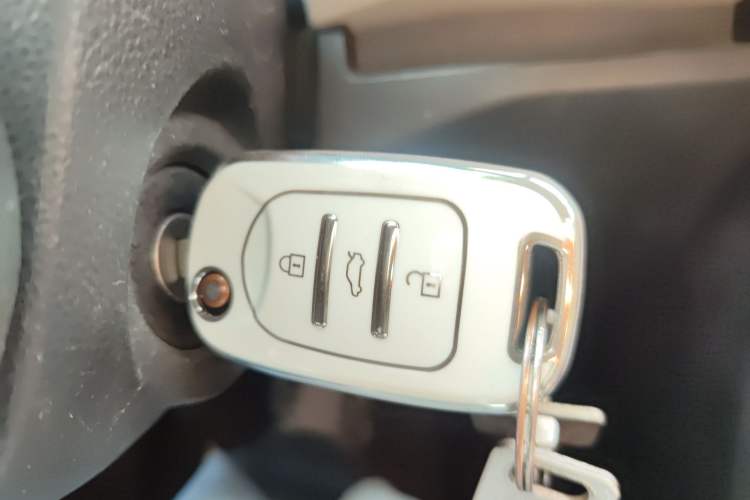 Used Wuling Hongguang PLUS 2019 1.5T Manual Luxury 7-Seater Vehicle Key