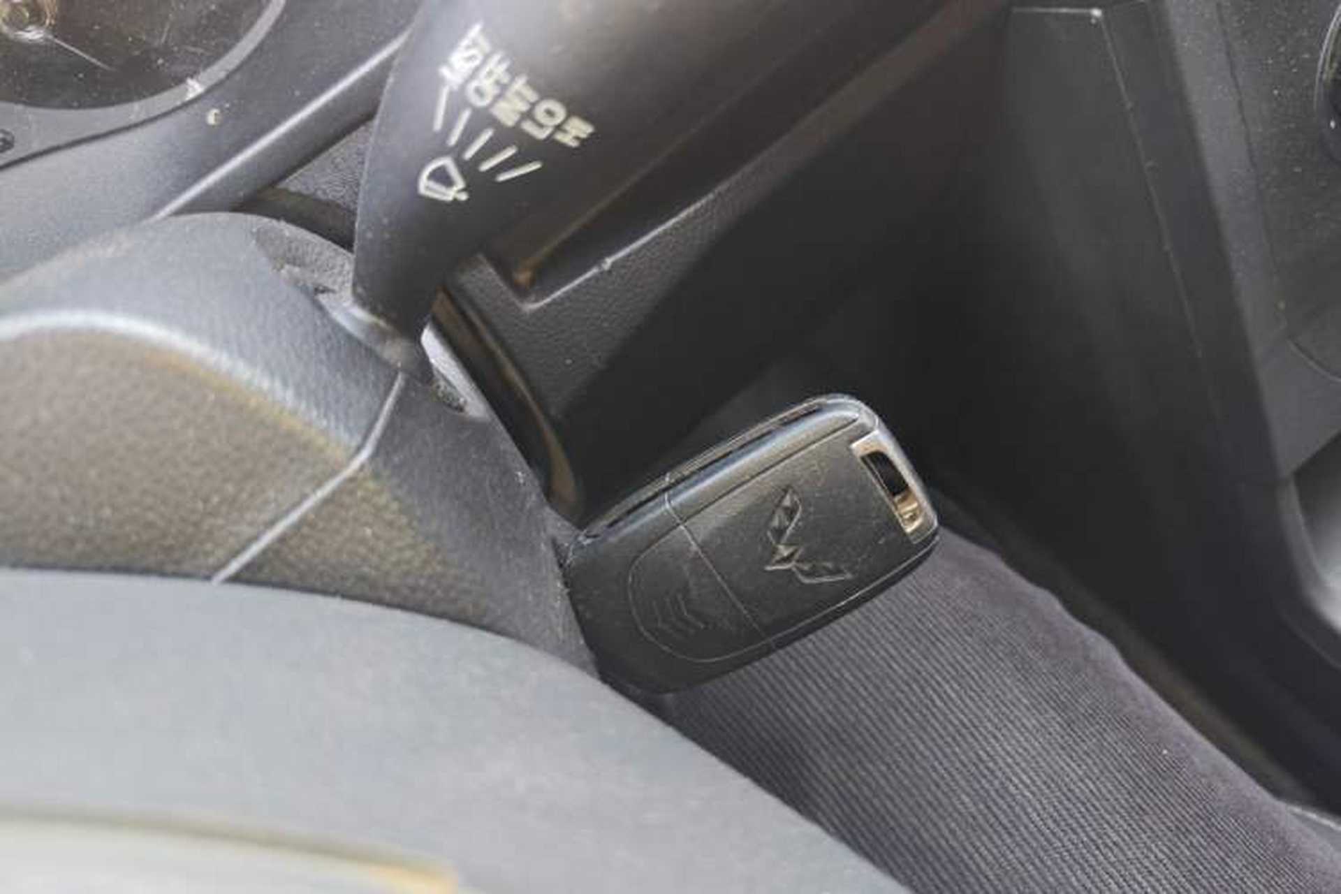 Used Wuling Hongguang PLUS 2019 1.5T Manual Standard Version 7 Seats Vehicle Key