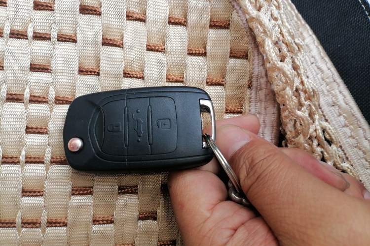 Used Wuling Hongguang PLUS 2019 1.5T Manual Comfort Version 7 Seats Vehicle Key