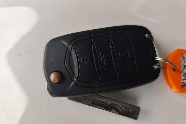 Used Wuling Hongguang PLUS 2019 1.5T Manual Luxury 7-Seater Vehicle Key