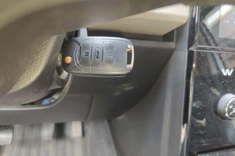 Used Wuling Hongguang PLUS 2019 1.5T Manual Luxury 7-Seater Vehicle Key