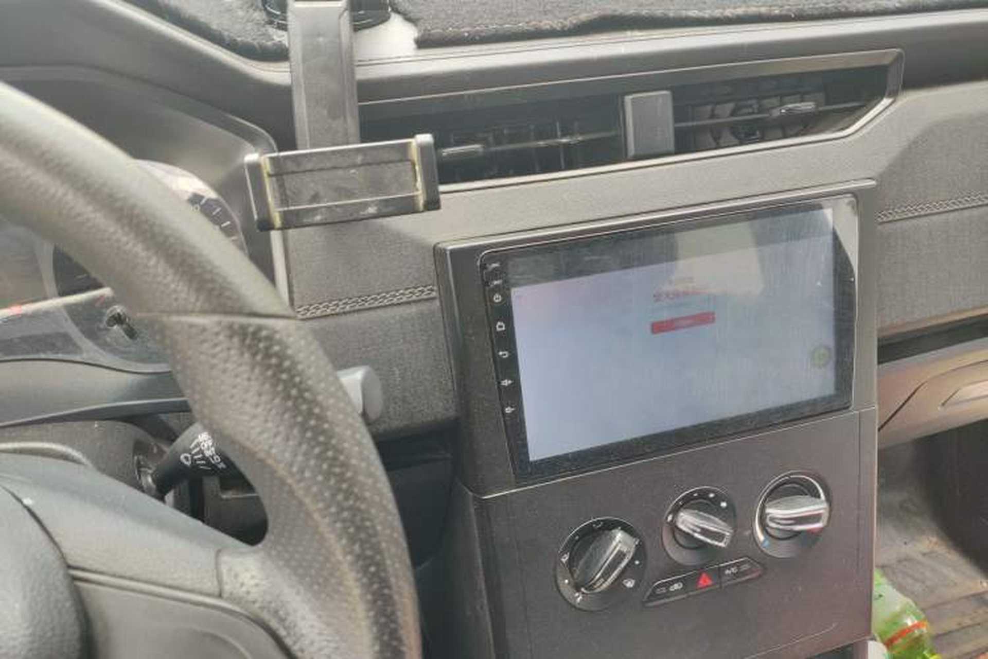 Used Wuling Hongguang PLUS 2020 1.5L Manual Standard Edition 5 Seats Audio And AC Panel