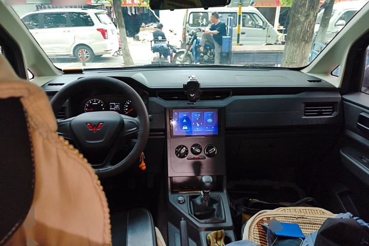 Used Wuling Hongguang PLUS 2020 1.5L Manual Standard Edition 5 Seats Center Console