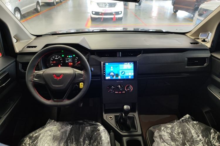Used Wuling Hongguang PLUS 2020 1.5L Manual Standard Edition 5 Seats Center Console
