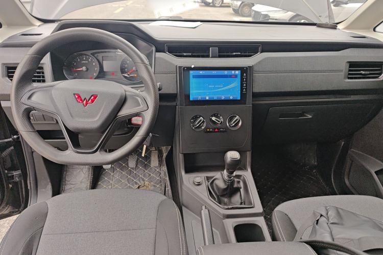 Used Wuling Hongguang PLUS 2020 1.5L Manual Standard Edition 7-Seater Center Console