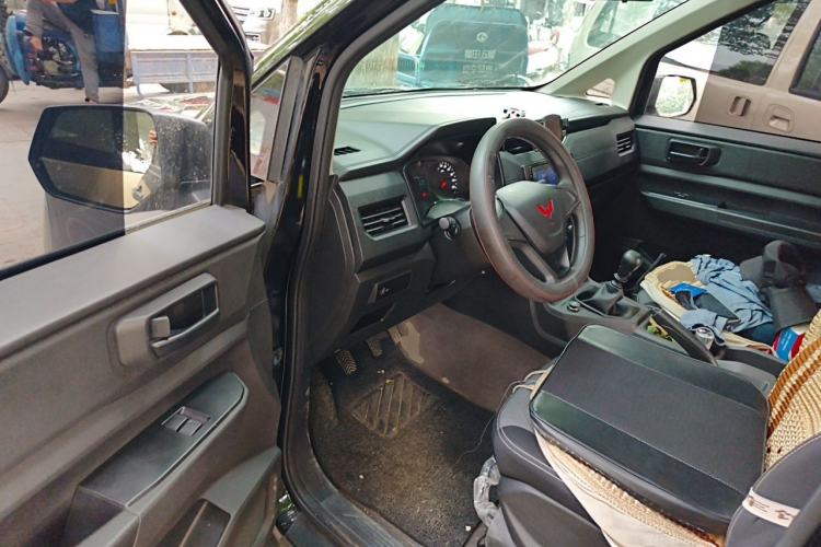 Used Wuling Hongguang PLUS 2020 1.5L Manual Standard Edition 5 Seats Driver Seat