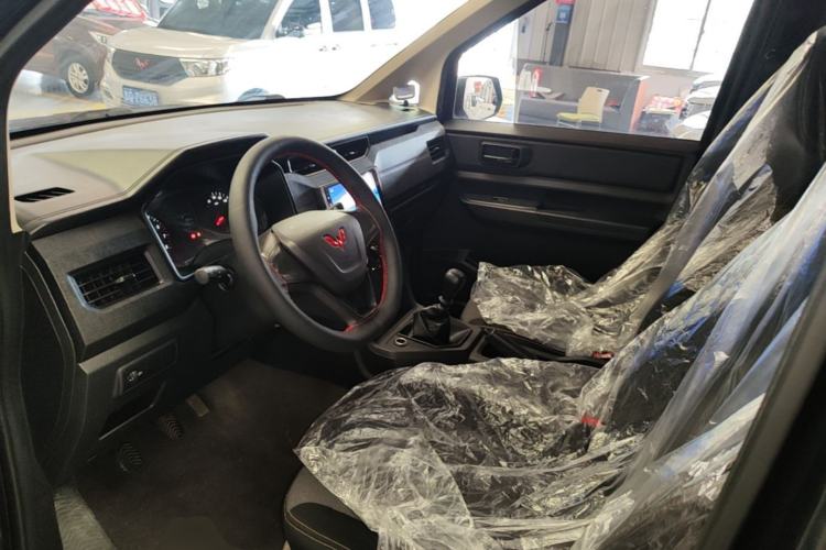 Used Wuling Hongguang PLUS 2020 1.5L Manual Standard Edition 5 Seats Driver Seat