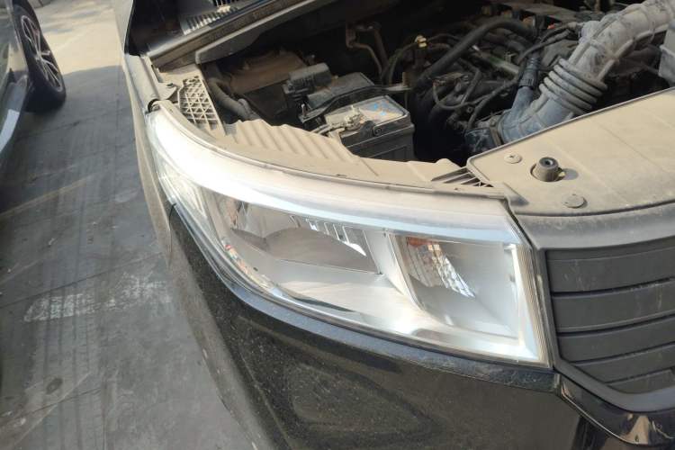 Used Wuling Hongguang PLUS 2020 1.5L Manual Standard Edition 5 Seats Exterior 6