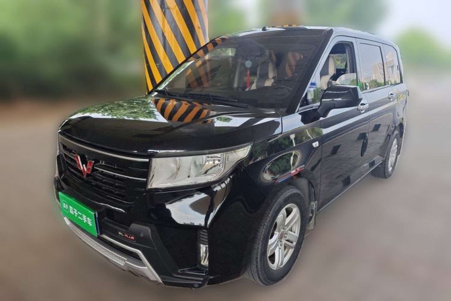 Used Wuling Hongguang PLUS 2020 1.5L Manual Comfort 7-Seater Front Left 45 Deg
