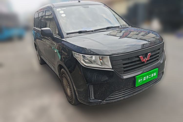 Used Wuling Hongguang PLUS 2020 1.5L Manual Standard Edition 5 Seats Front Right 45 Deg
