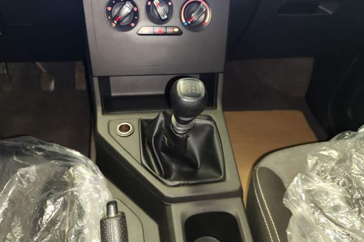Used Wuling Hongguang PLUS 2020 1.5L Manual Standard Edition 5 Seats Gear Lever