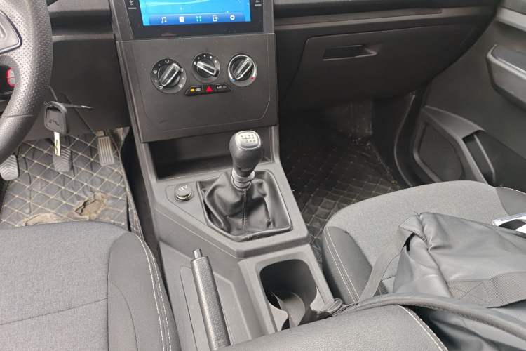 Used Wuling Hongguang PLUS 2020 1.5L Manual Standard Edition 7-Seater Gear Lever