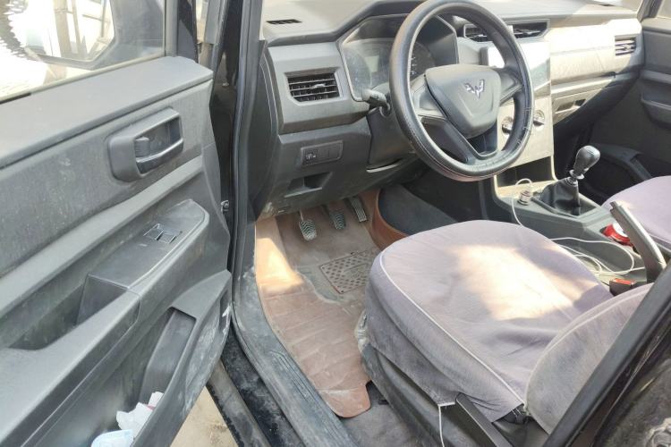 Used Wuling Hongguang PLUS 2020 1.5L Manual Standard Edition 5 Seats Interior 3