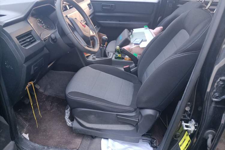 Used Wuling Hongguang PLUS 2020 1.5L Manual Standard Edition 5 Seats Left Front Seat