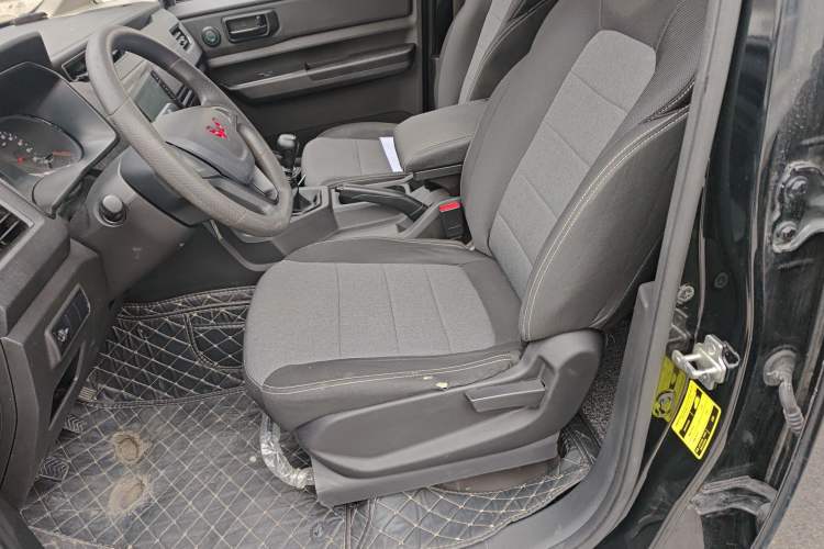 Used Wuling Hongguang PLUS 2020 1.5L Manual Standard Edition 7-Seater Left Front Seat