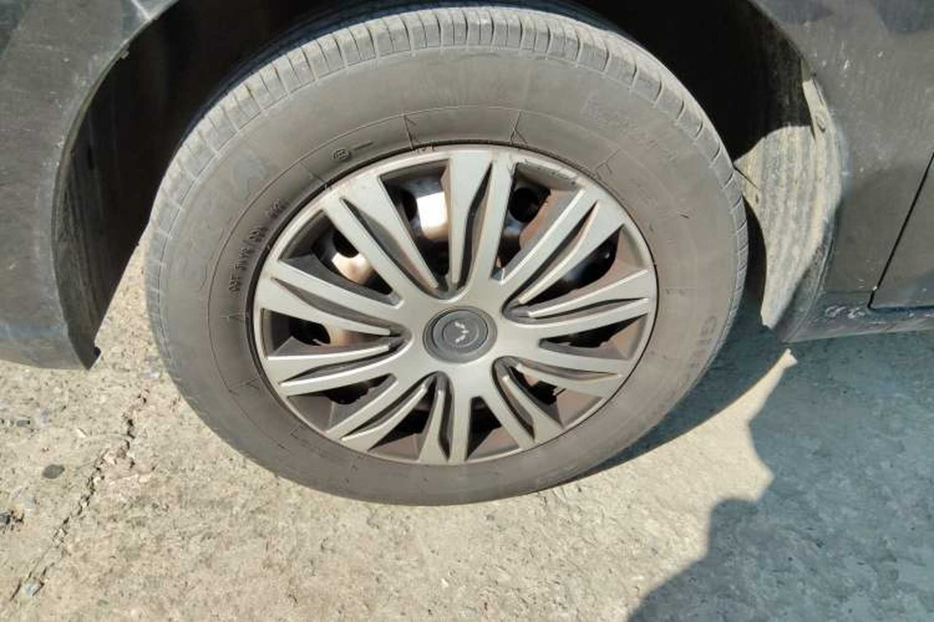 Used Wuling Hongguang PLUS 2020 1.5L Manual Standard Edition 5 Seats Left Front Wheel Hub