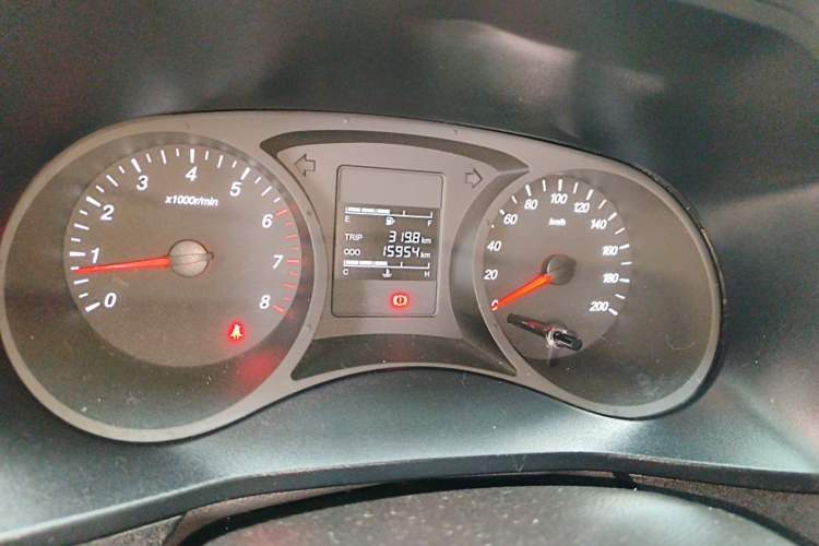 Used Wuling Hongguang PLUS 2020 1.5L Manual Standard Edition 5 Seats Odometer Close Up