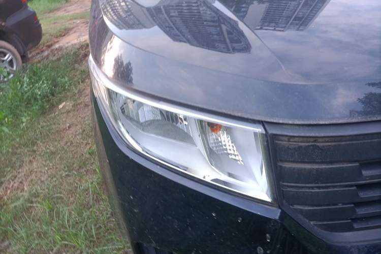 Used Wuling Hongguang PLUS 2020 1.5L Manual Standard Edition 5 Seats Right Front Headlight