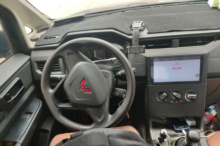 Used Wuling Hongguang PLUS 2020 1.5L Manual Standard Edition 5 Seats Steering Wheel
