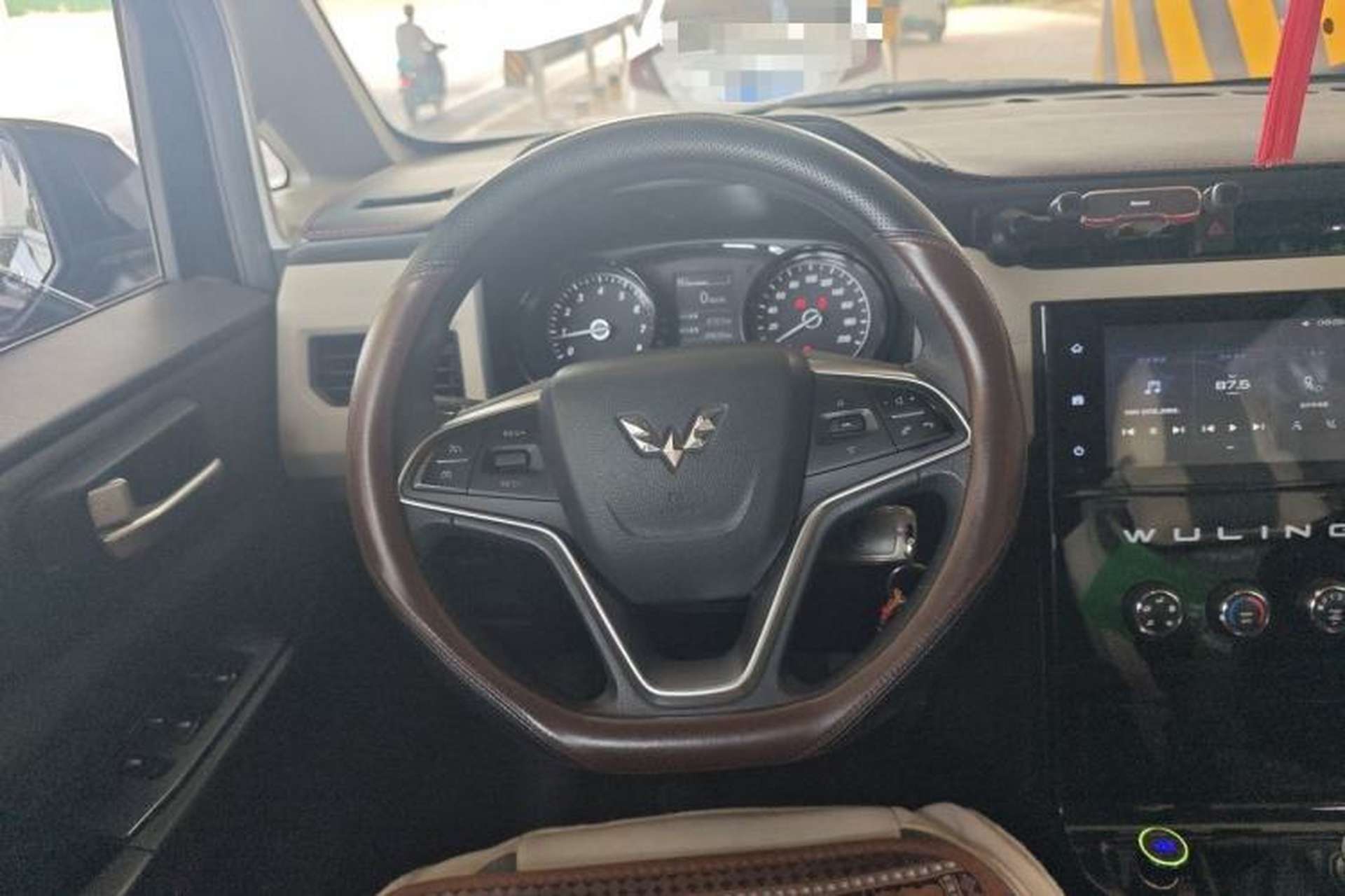 Used Wuling Hongguang PLUS 2020 1.5L Manual Comfort 7-Seater Steering Wheel