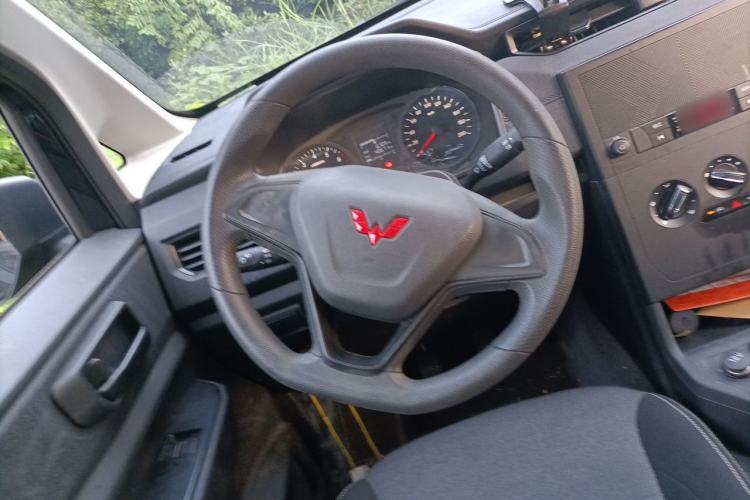 Used Wuling Hongguang PLUS 2020 1.5L Manual Standard Edition 5 Seats Steering Wheel