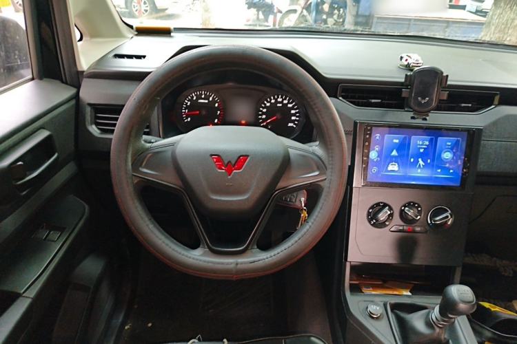 Used Wuling Hongguang PLUS 2020 1.5L Manual Standard Edition 5 Seats Steering Wheel