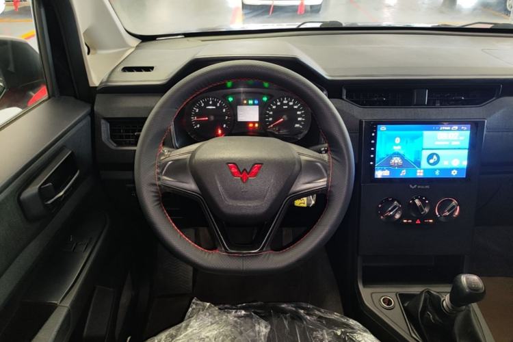 Used Wuling Hongguang PLUS 2020 1.5L Manual Standard Edition 5 Seats Steering Wheel