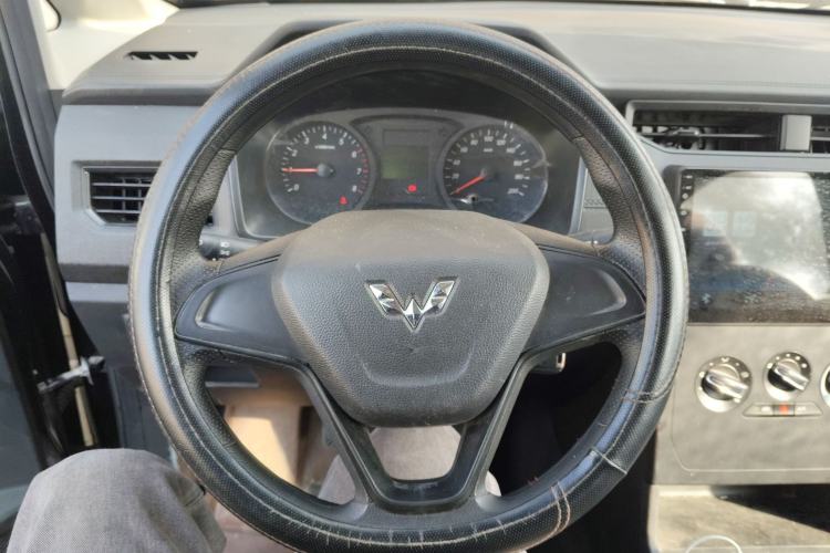 Used Wuling Hongguang PLUS 2020 1.5L Manual Standard Edition 5 Seats Steering Wheel