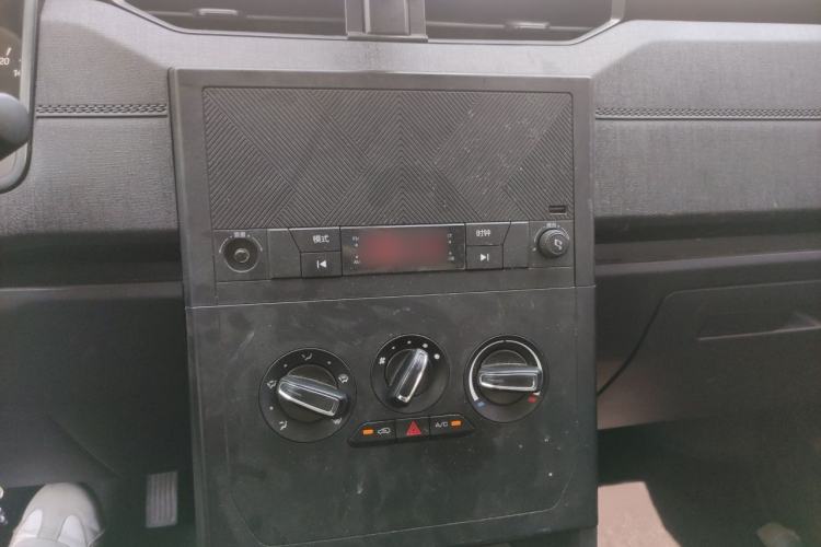 Used Wuling Hongguang PLUS 2020 1.5L Manual Standard Edition 5 Seats Audio And AC Panel