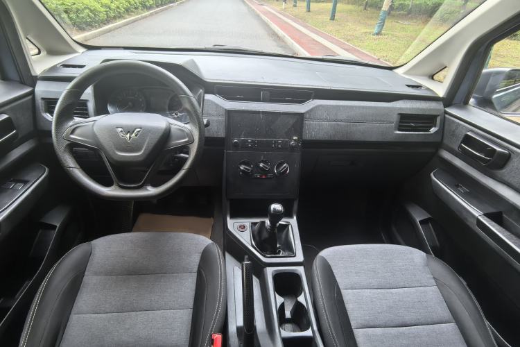 Used Wuling Hongguang PLUS 2020 1.5L Manual Standard Edition 5 Seats Audio And AC Panel