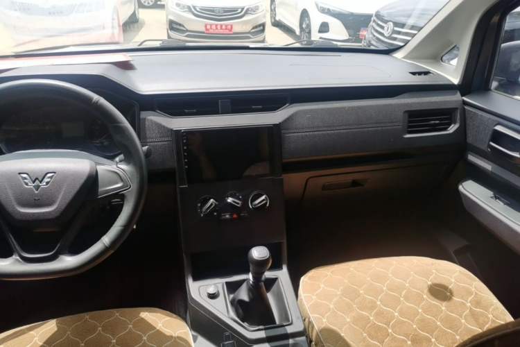 Used Wuling Hongguang PLUS 2020 1.5L Manual Standard Edition 5 Seats Audio And AC Panel