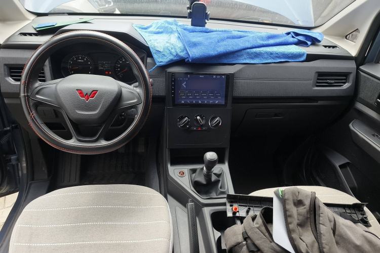 Used Wuling Hongguang PLUS 2020 1.5L Manual Standard Edition 5 Seats Center Console