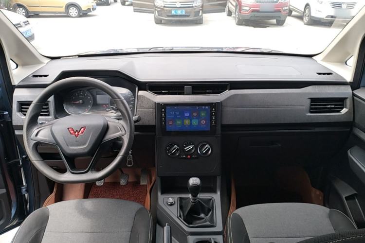 Used Wuling Hongguang PLUS 2020 1.5L Manual Standard Edition 7-Seater Center Console