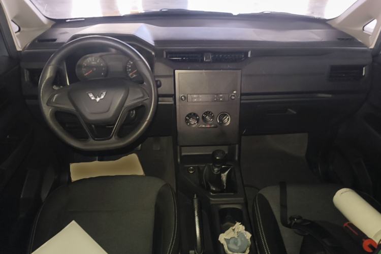 Used Wuling Hongguang PLUS 2020 1.5L Manual Standard Edition 5 Seats Center Console