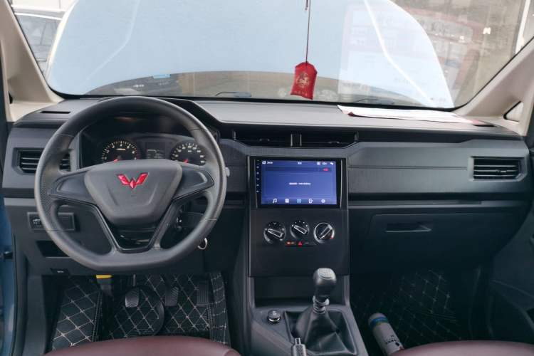 Used Wuling Hongguang PLUS 2020 1.5L Manual Standard Edition 5 Seats Center Console