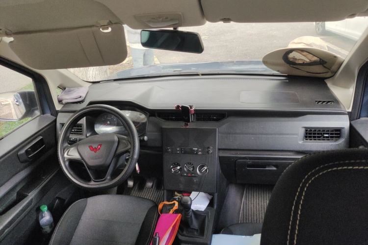 Used Wuling Hongguang PLUS 2020 1.5L Manual Standard Edition 5 Seats Center Console
