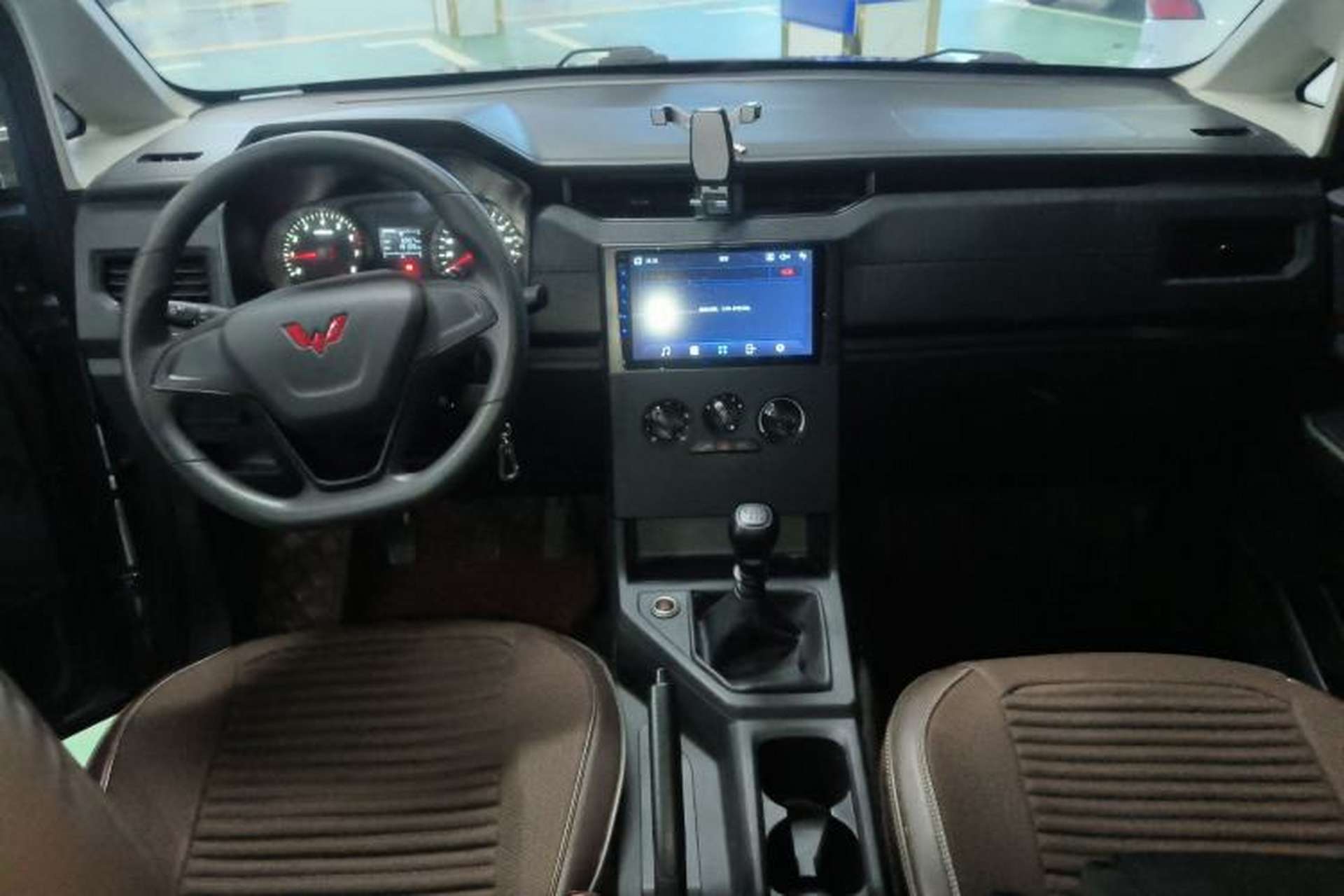 Used Wuling Hongguang PLUS 2020 1.5L Manual Standard Edition 5 Seats Center Console