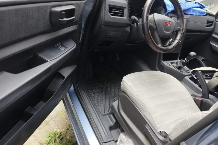 Used Wuling Hongguang PLUS 2020 1.5L Manual Standard Edition 5 Seats Driver Seat